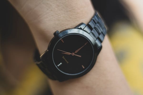 Quartz vs Mechanical: Honest Breakdown for the Single-Watch Man